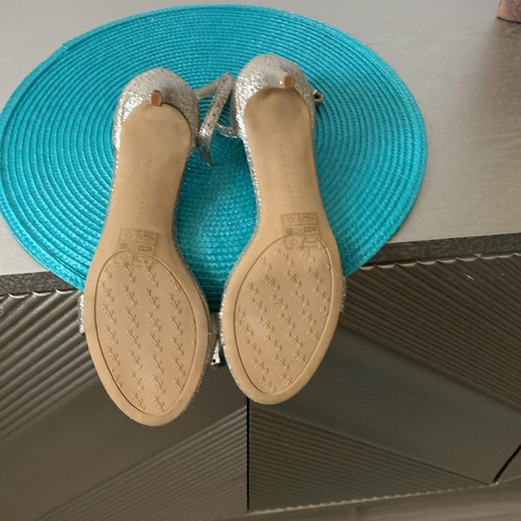 Gold sequence heels - Picture 3 of 3